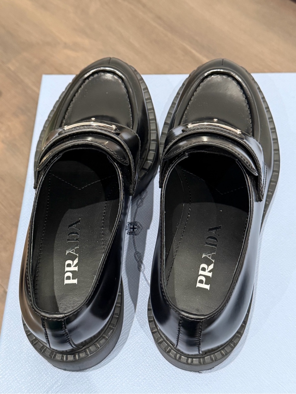 Prada triangle leather loafer - Picture 8 of 11